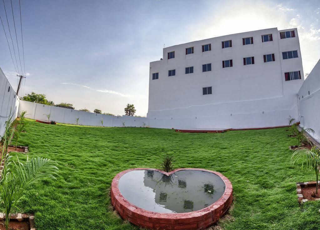 Ganesh Residency Hotel Puducherry Eksteriør billede